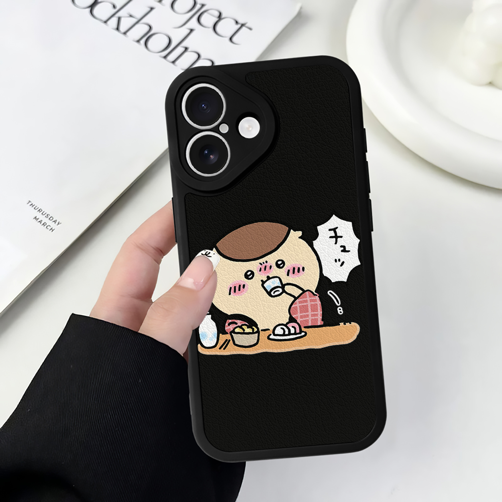 （画像用） ちいかわ くりまんじゅう Chii-kawa kuri manjū 【iPhone 16シリーズ対応】シリコンスマホケース（レザー調） 材質：シリコン